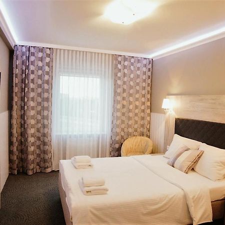 Hotel Classic Жешув Экстерьер фото