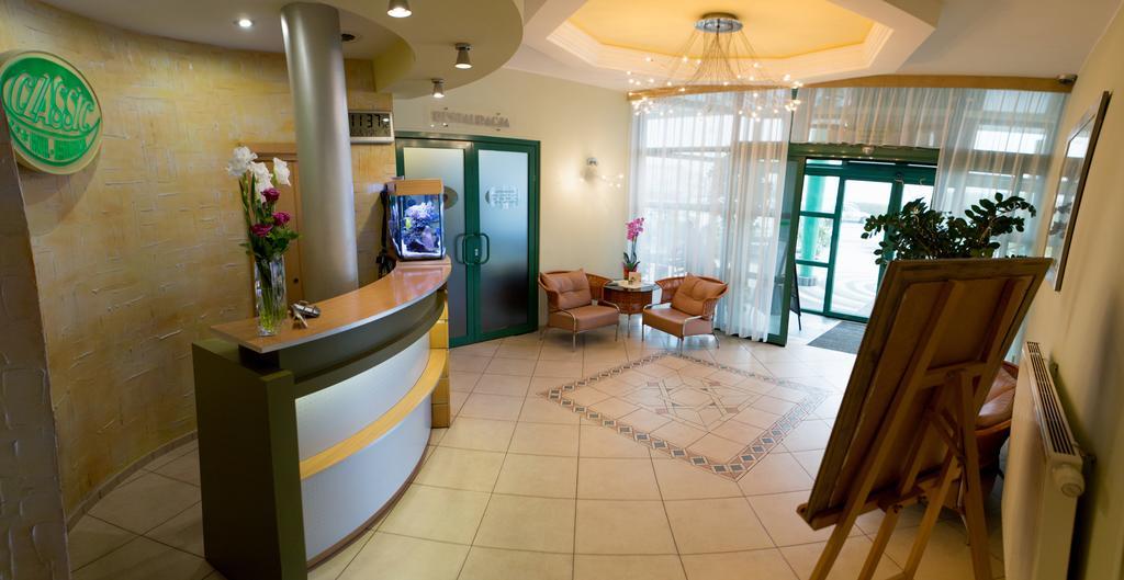 Hotel Classic Жешув Экстерьер фото
